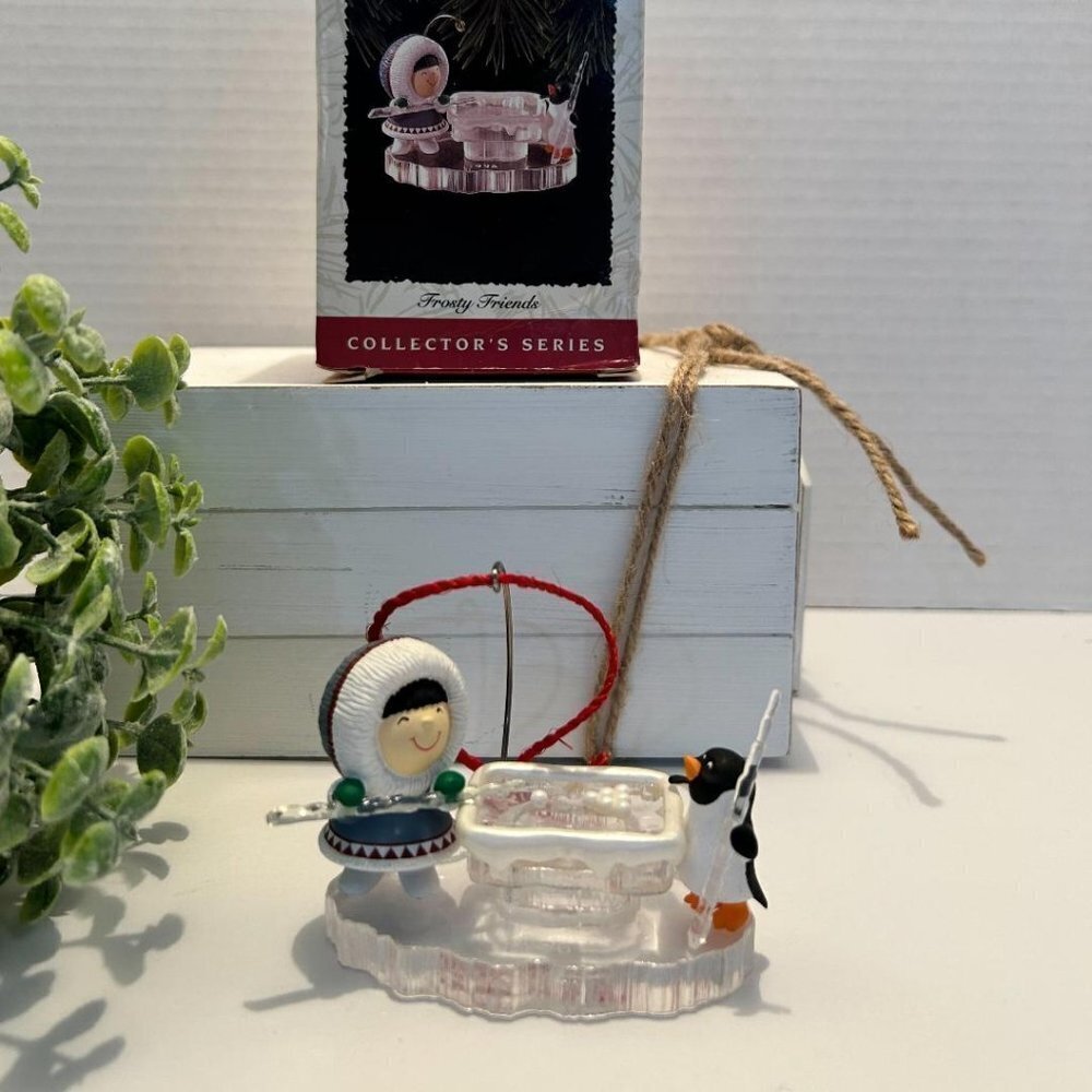 Vintage 1996 Hallmark Keepsake "Frosty Friends" Ornament 17th in Series